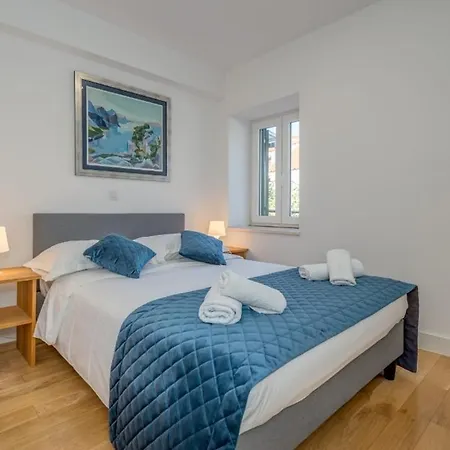 Tiana Apartament *