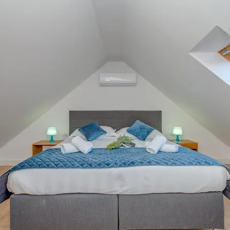 Tiana Apartament Split
