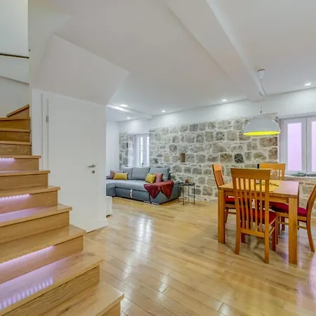 Tiana Apartament *